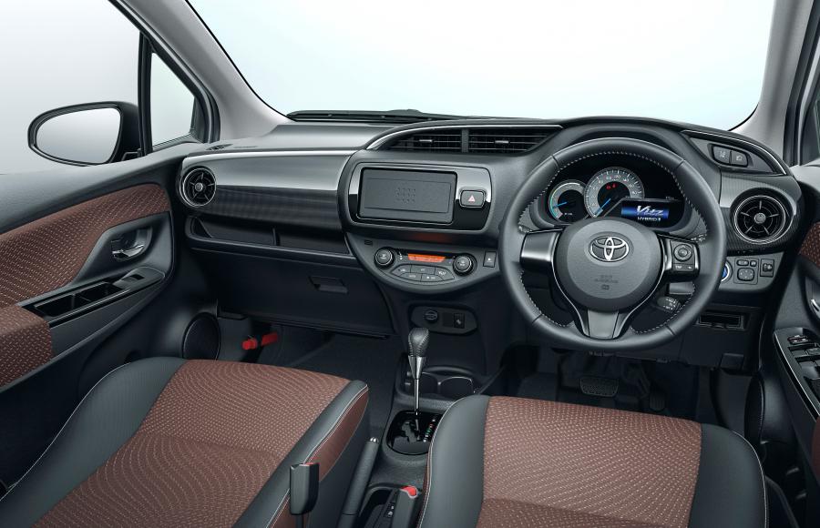 Торпедо Toyota Vitz Hybrid 2017 года  (фото 5 из 9)